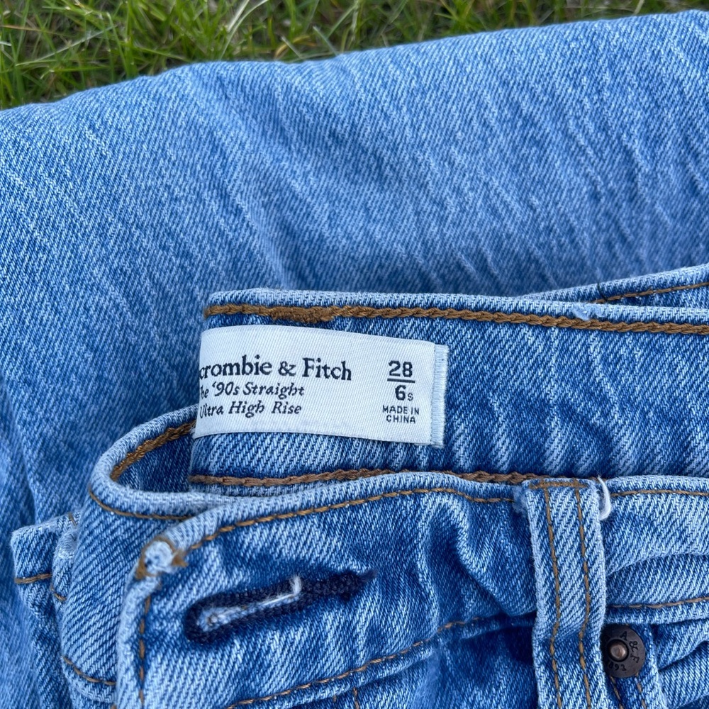 Abercrombie & Fitch The 90s Straight Ultra High Rise